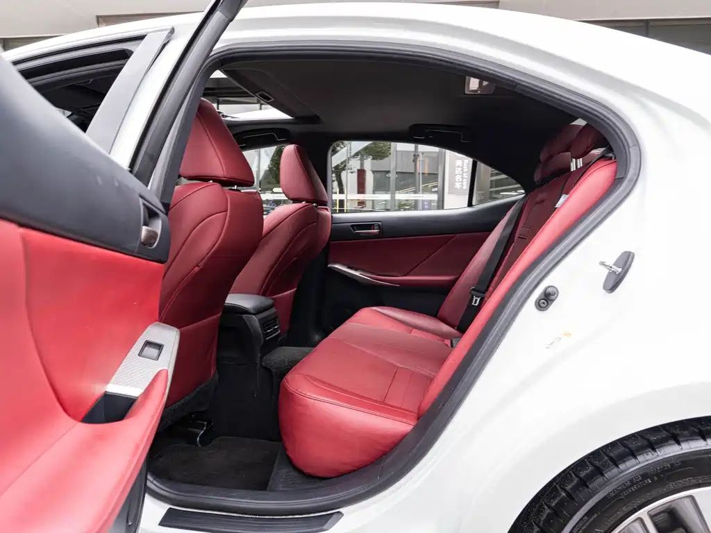 Lexus IS — миниатюра 10