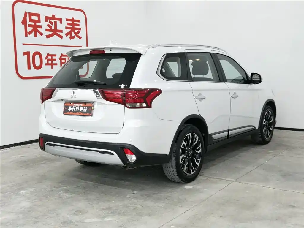 MITSUBISHI OUTLANDER