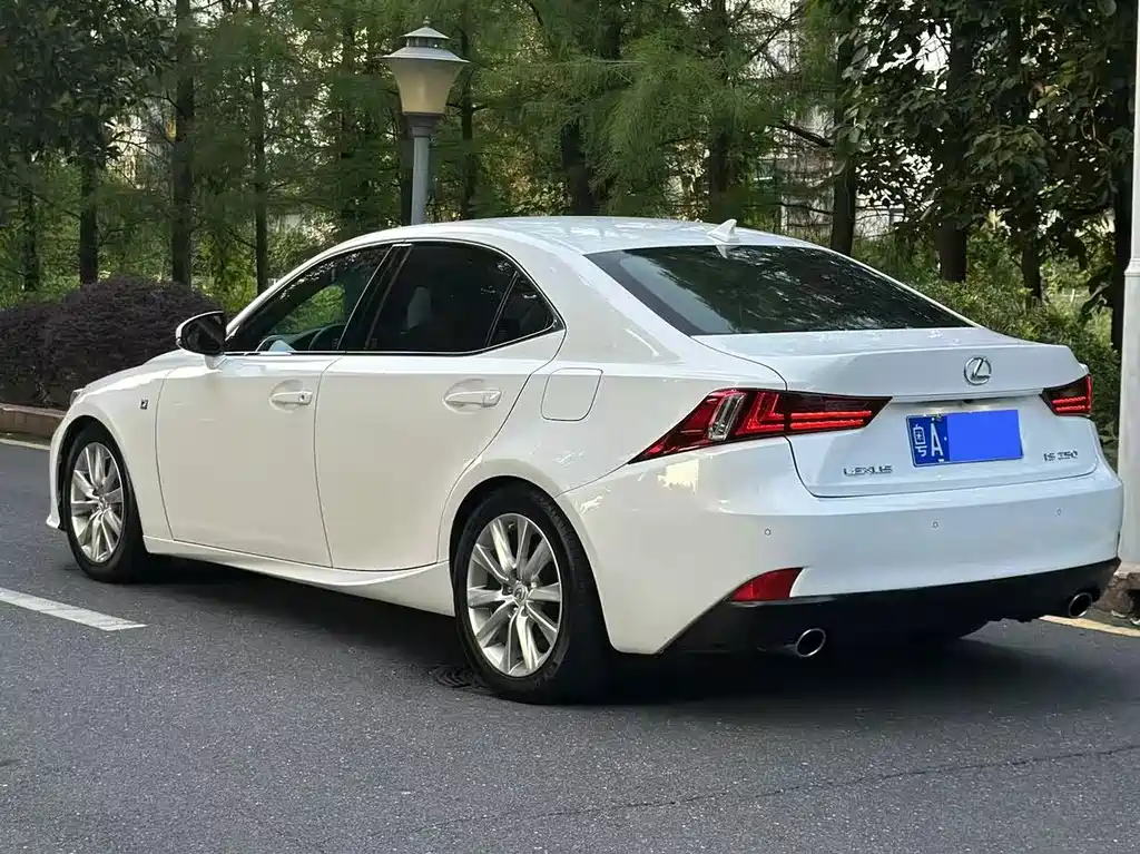 Lexus IS — миниатюра 9