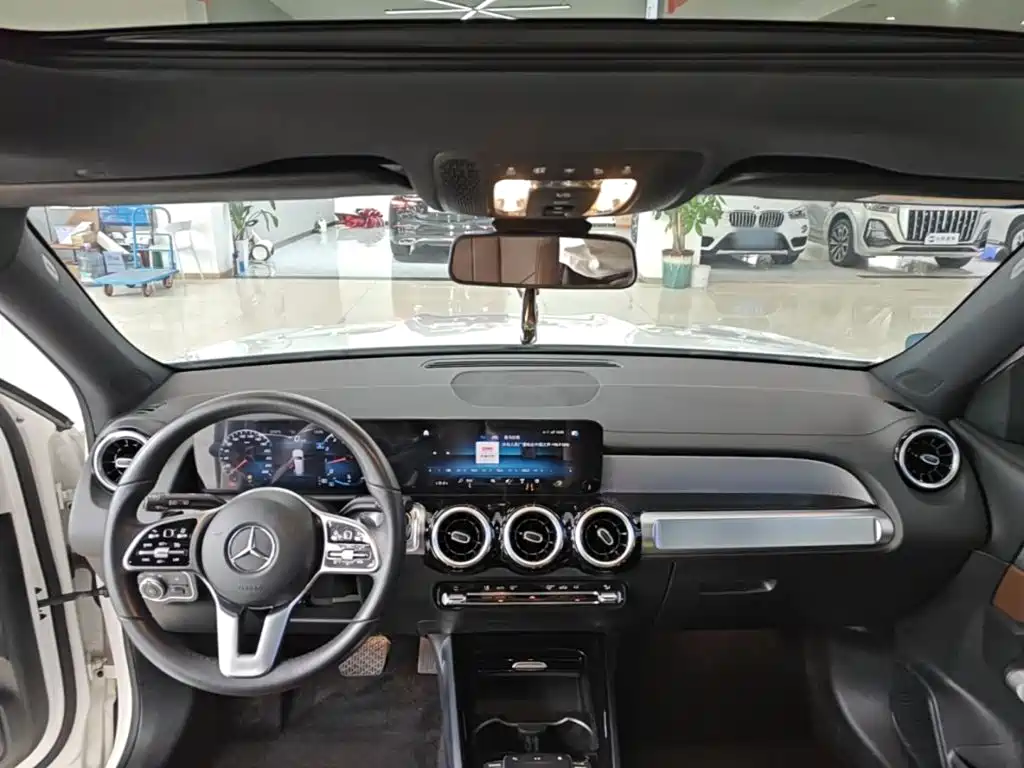 Mercedes-Benz GLB — миниатюра 10