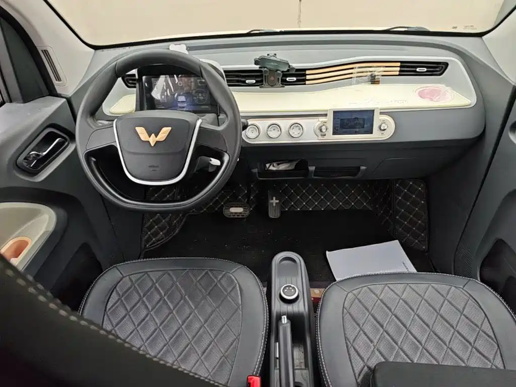 Wuling MINIEV — миниатюра 10