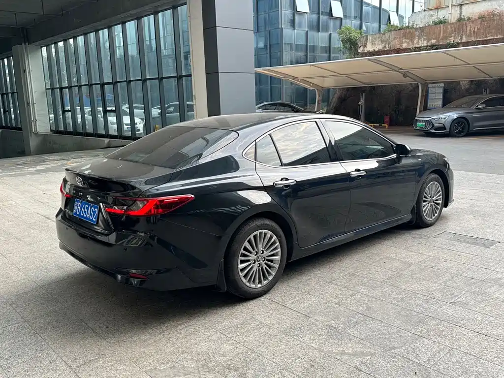 Toyota Camry — миниатюра 7