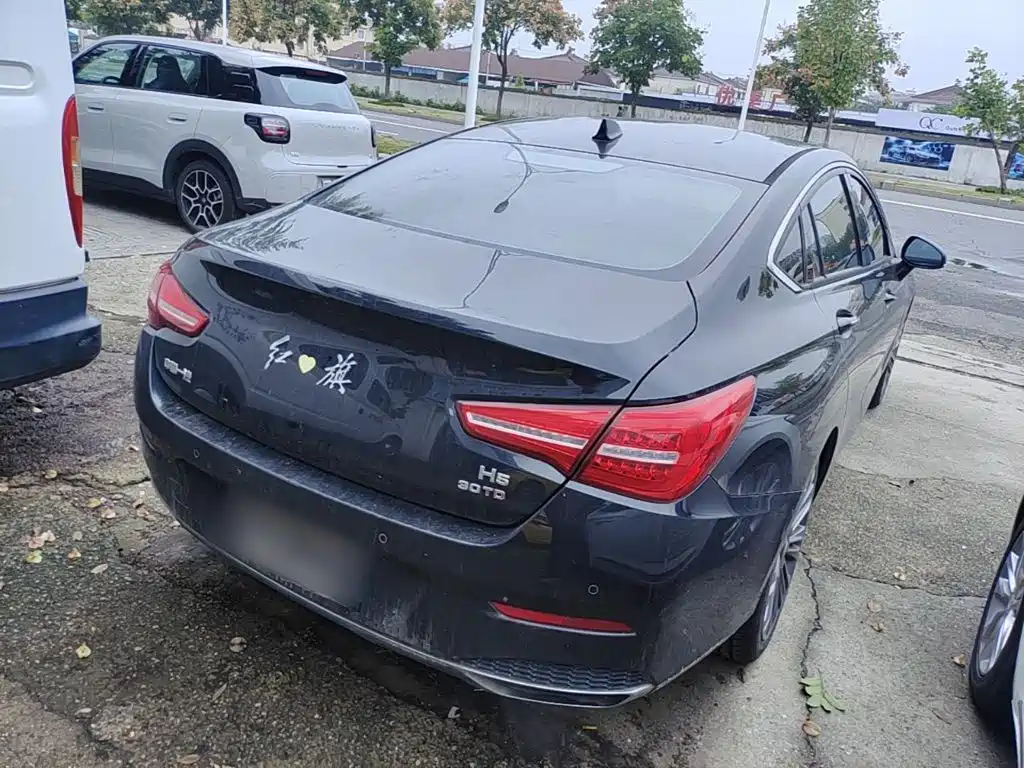 Hongqi Hongqi H5 — миниатюра 7