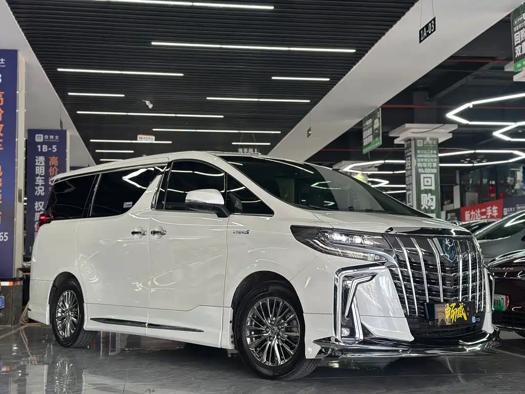 Toyota Alphard — миниатюра 3