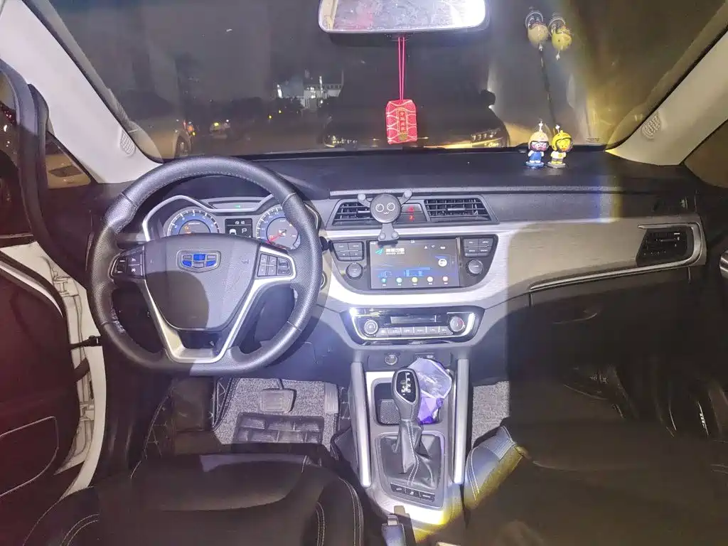 Geely Vision X3 — миниатюра 6