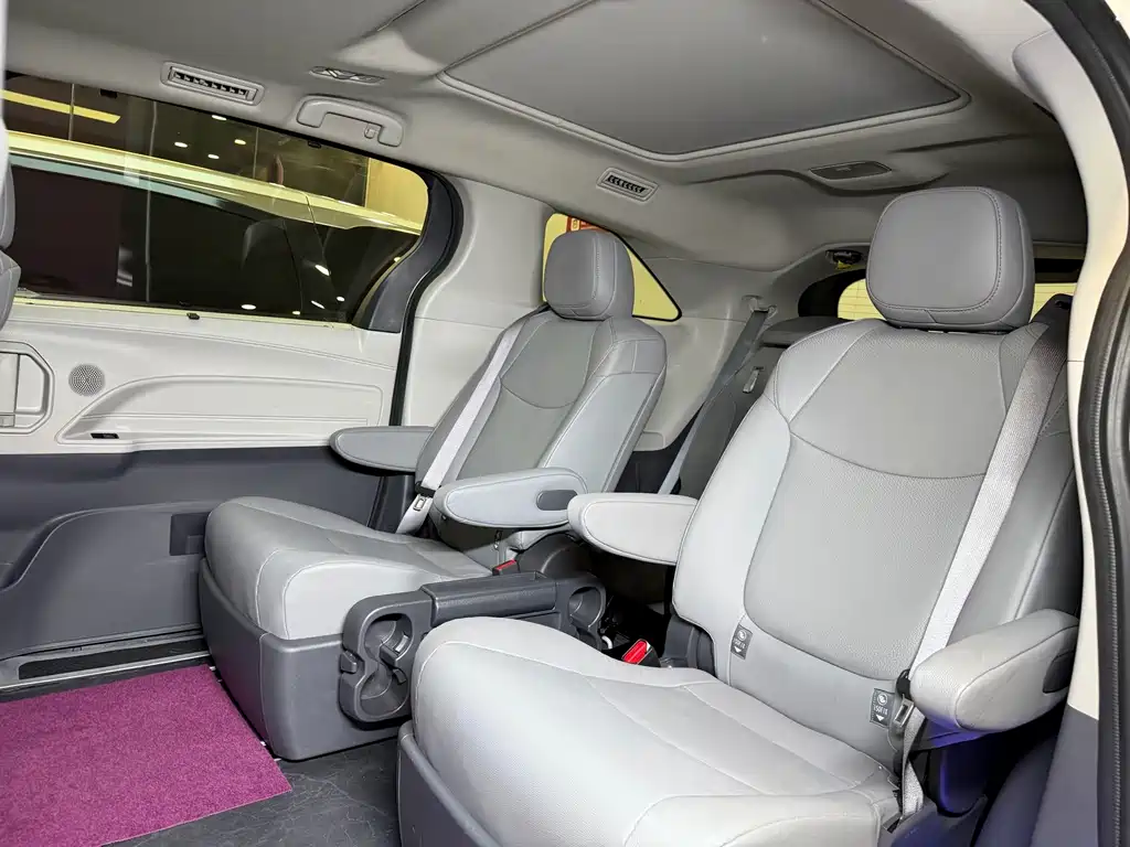 Toyota Granvia — миниатюра 10