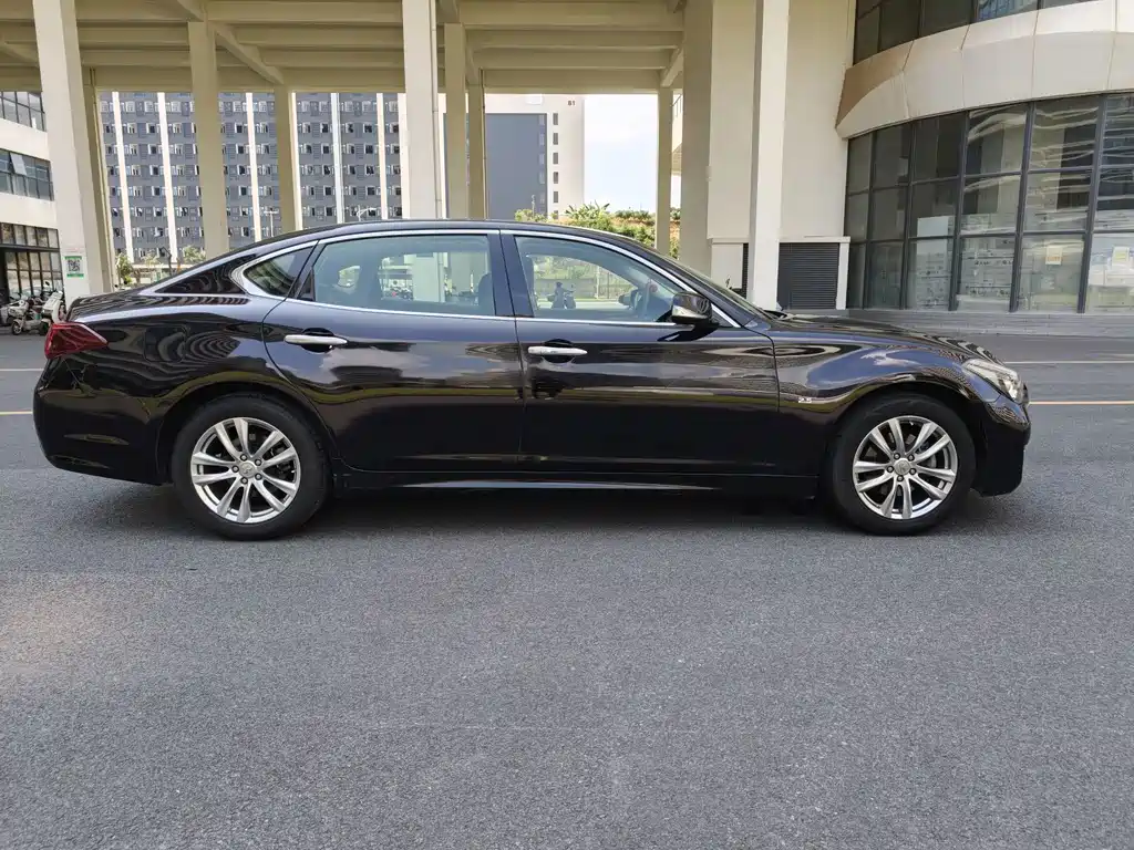 Infiniti Q70 — миниатюра 4