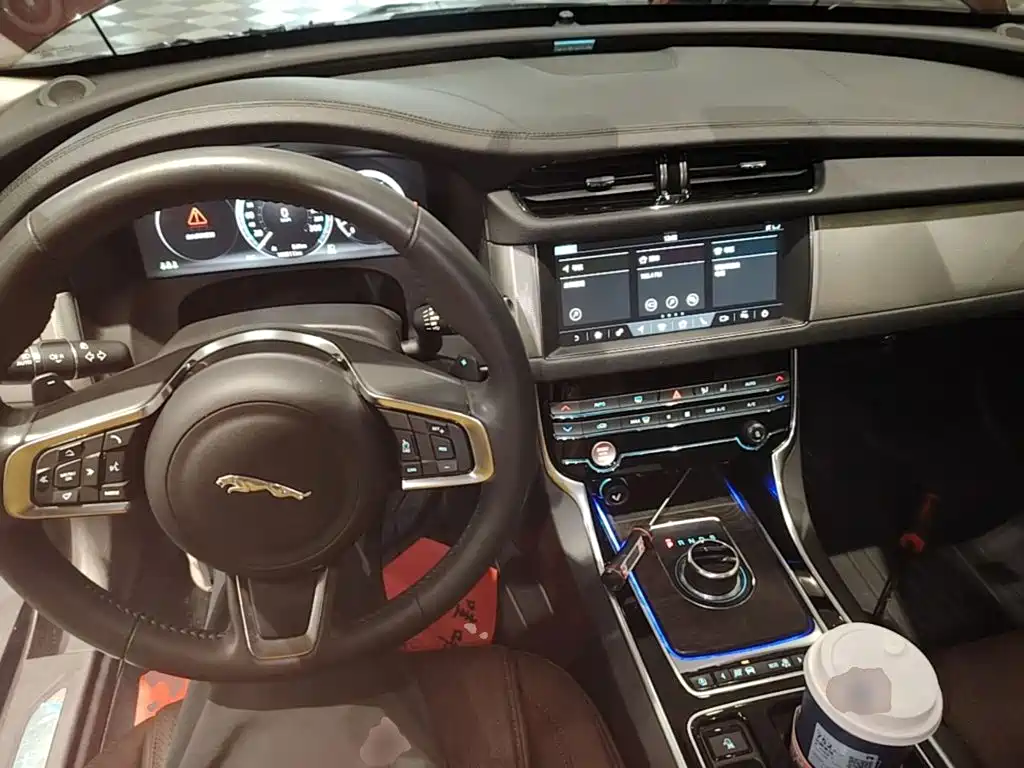 Jaguar XFL — миниатюра 10