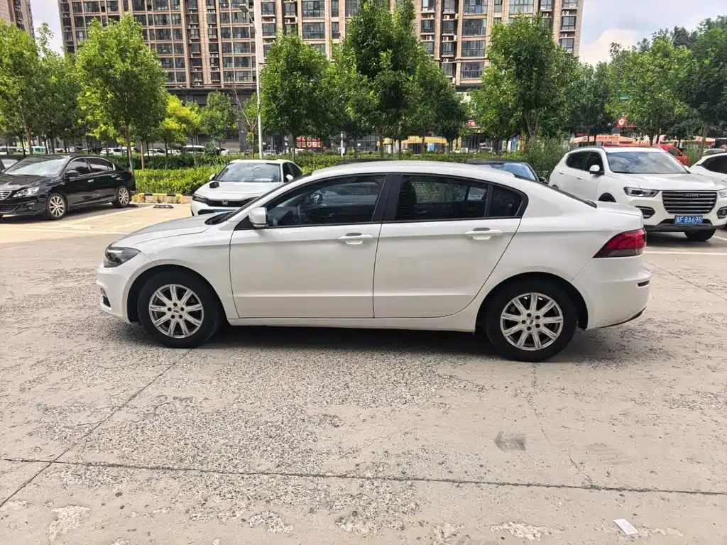 Qoros Qoros 3 — миниатюра 10