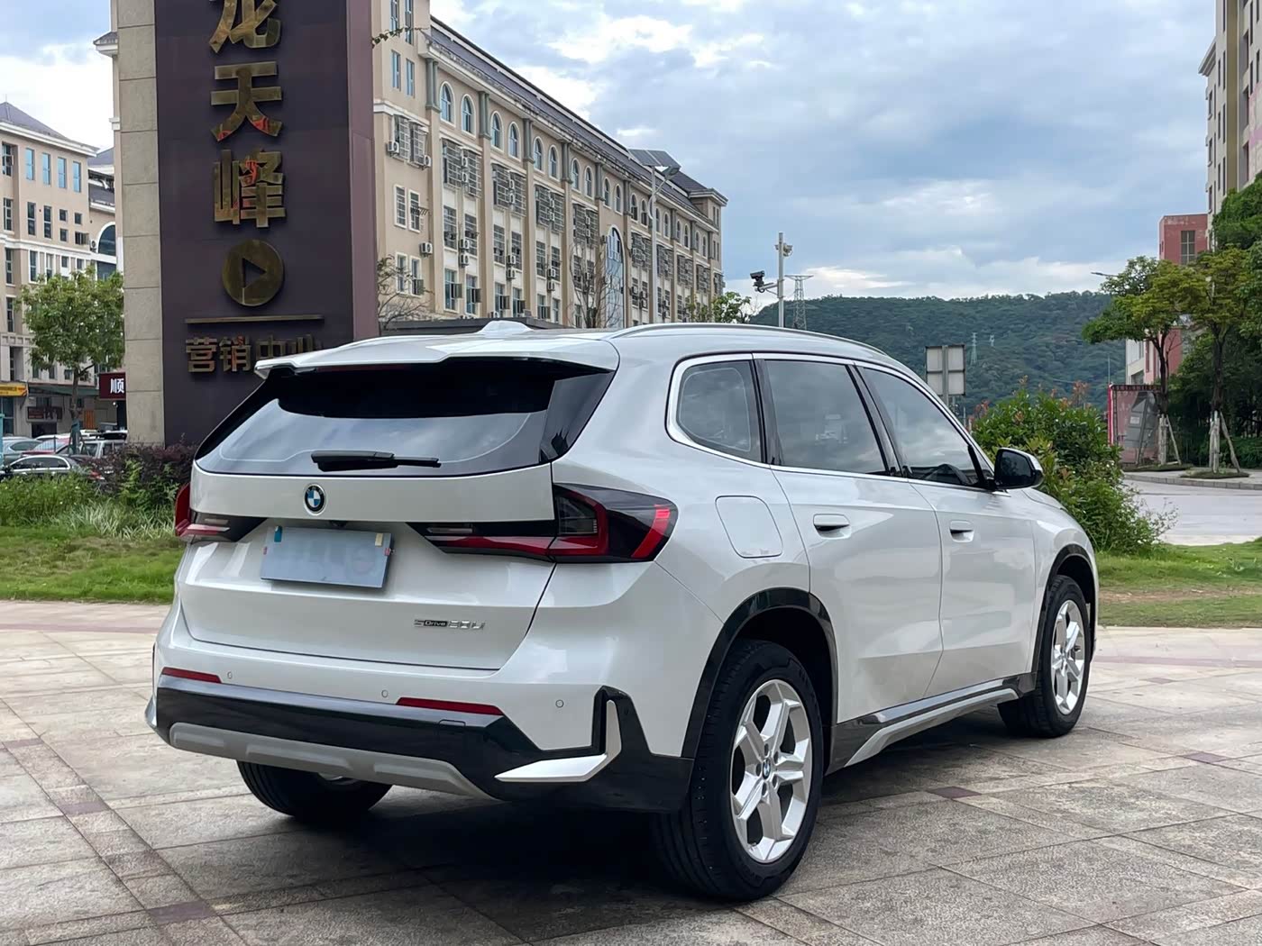 BMW X1 1.5 л 2024 г. Белый, пробег 21000 км