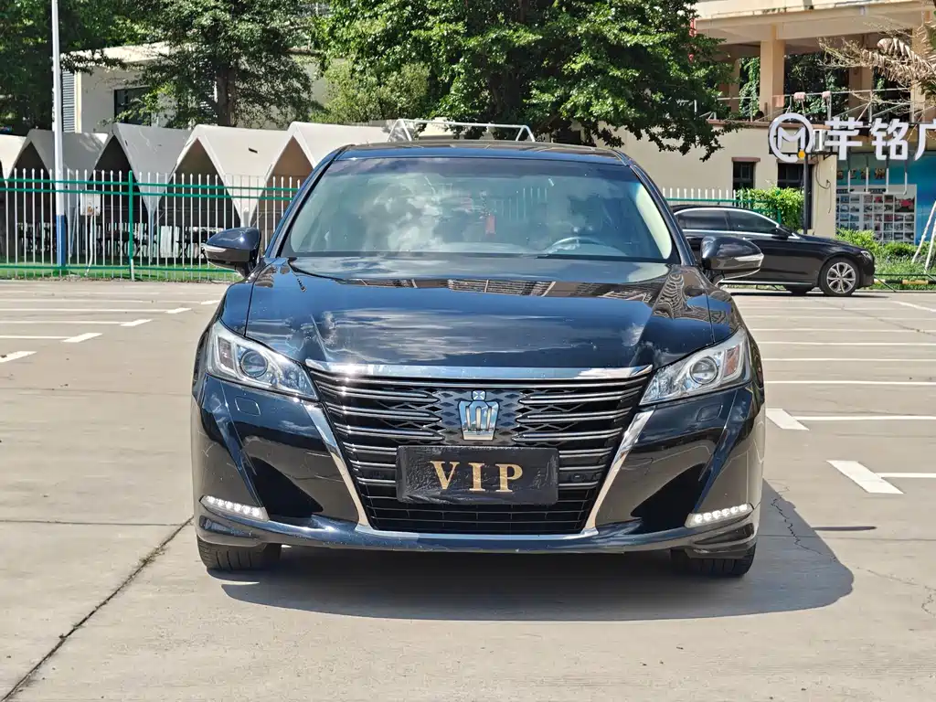Toyota Crown — миниатюра 2