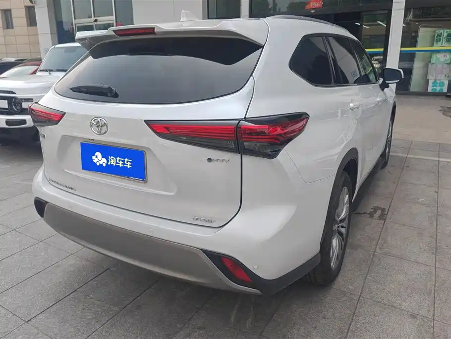 Toyota Highlander 2024 2.5L Luxury 7 мест