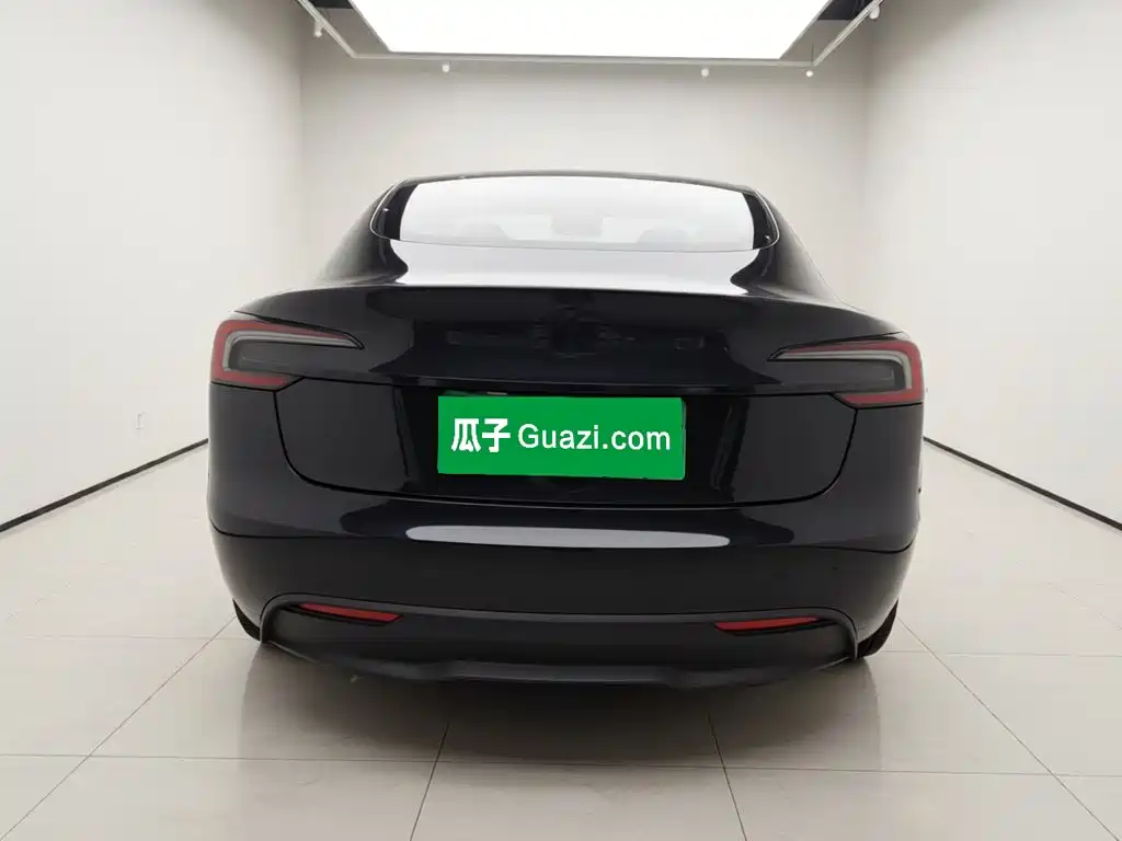 Tesla Model 3 — миниатюра 3