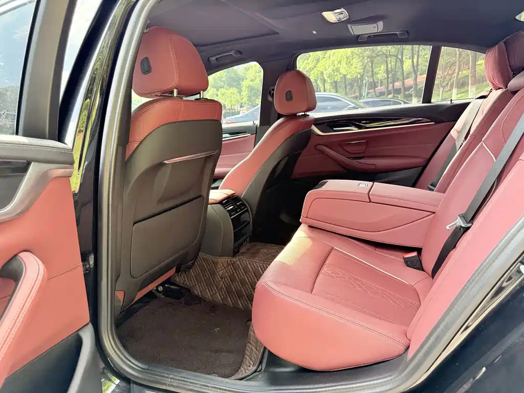 BMW 5 Series — миниатюра 5