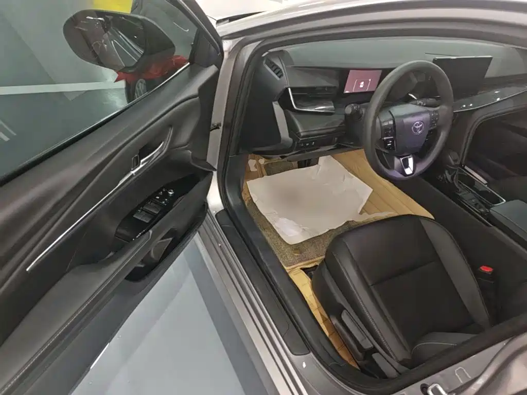 Toyota Camry — миниатюра 16