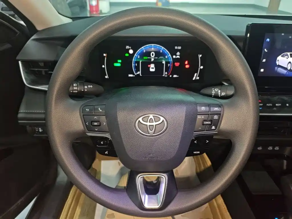 Toyota Camry — миниатюра 11