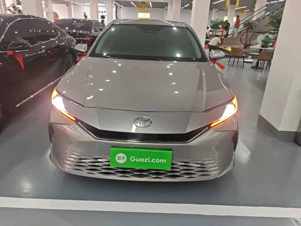 Toyota Camry — миниатюра 3
