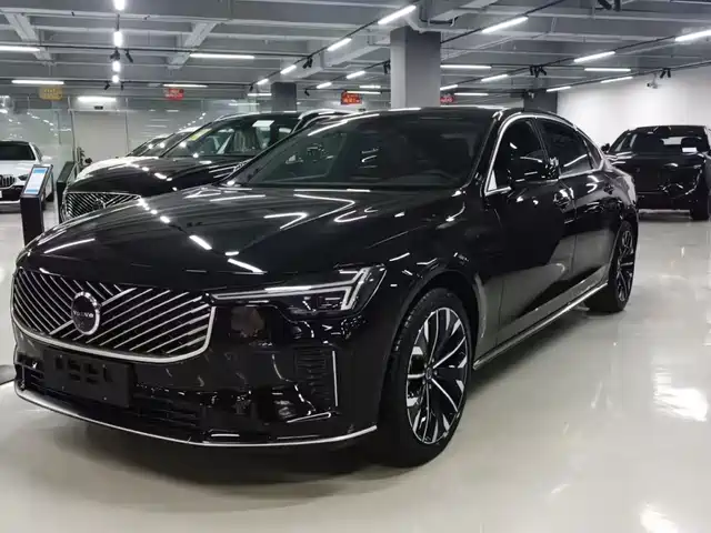 VOLVO S90 2025