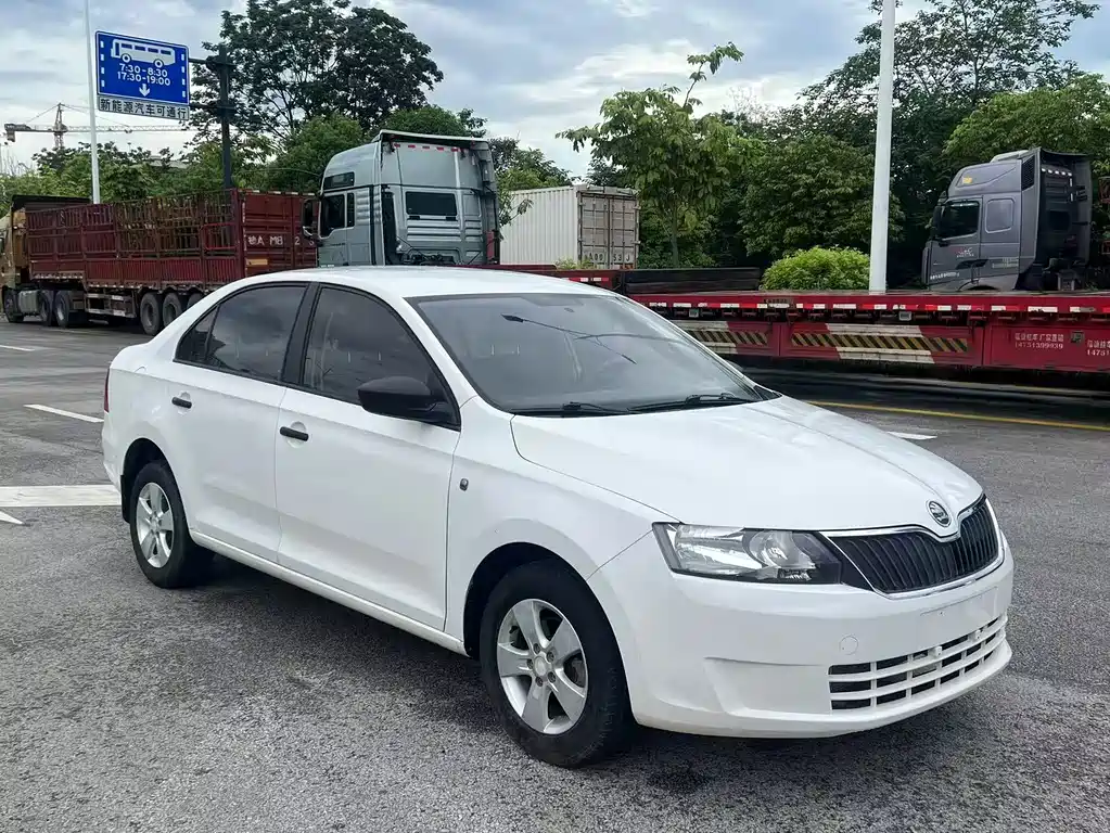 Skoda Rapid 2013 1.4L MT