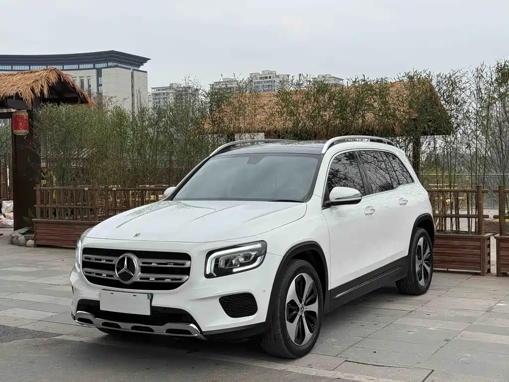 MERCEDES-BENZ GLB