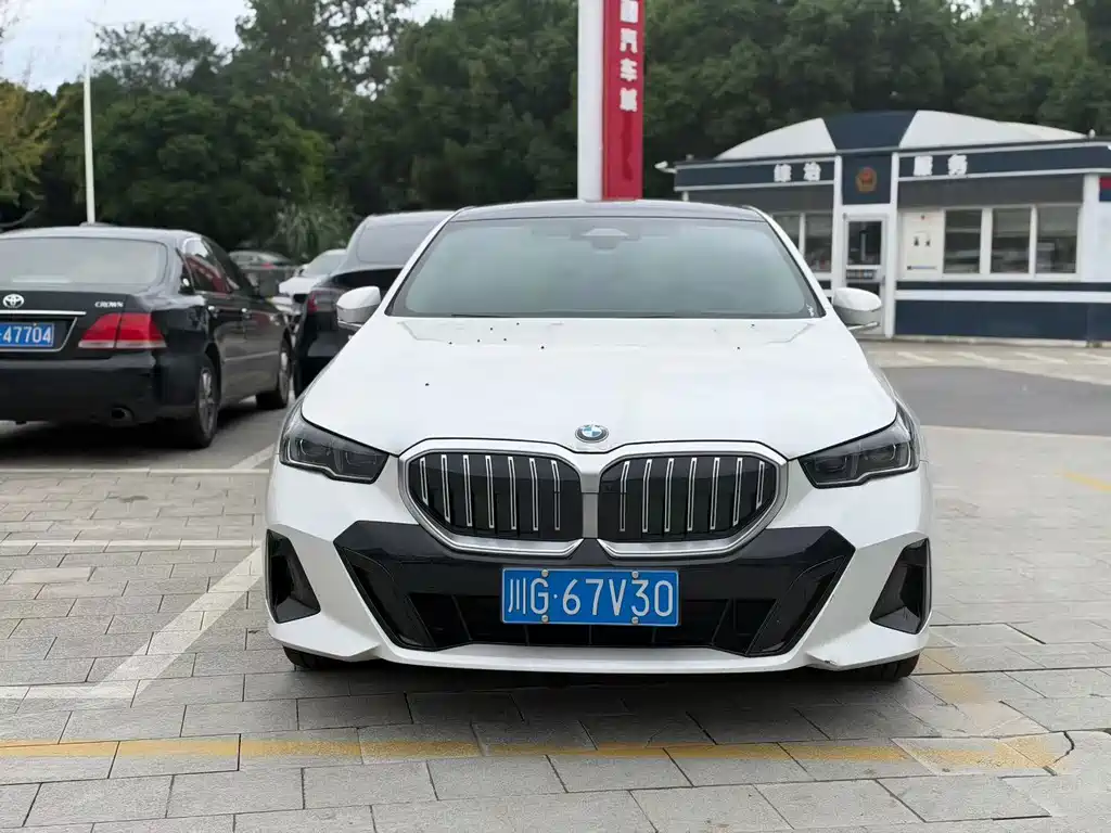 BMW 5 Series — миниатюра 2