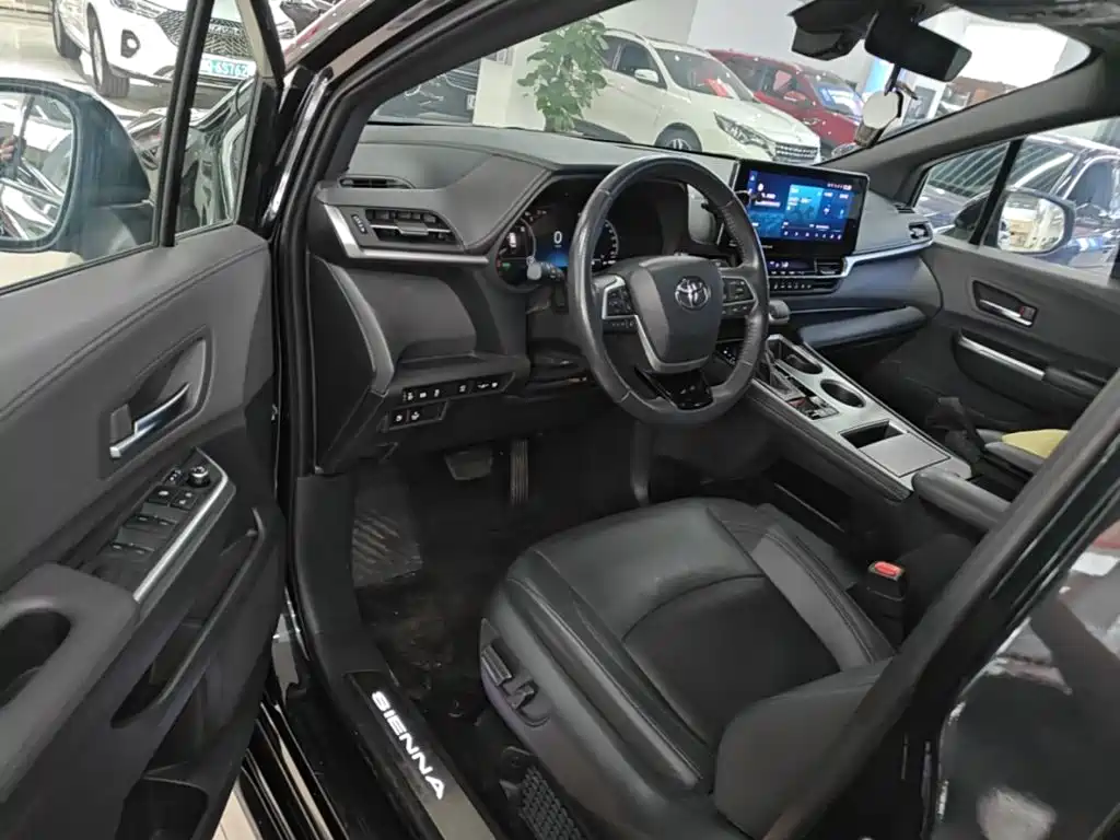 Toyota Sienna — миниатюра 16