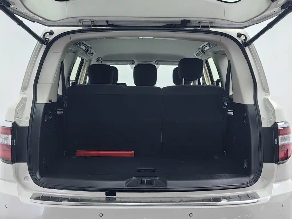 Nissan Patrol — миниатюра 16