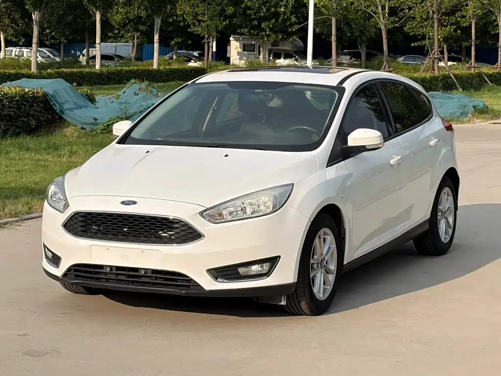 Ford Focus 2015 1.6L AT