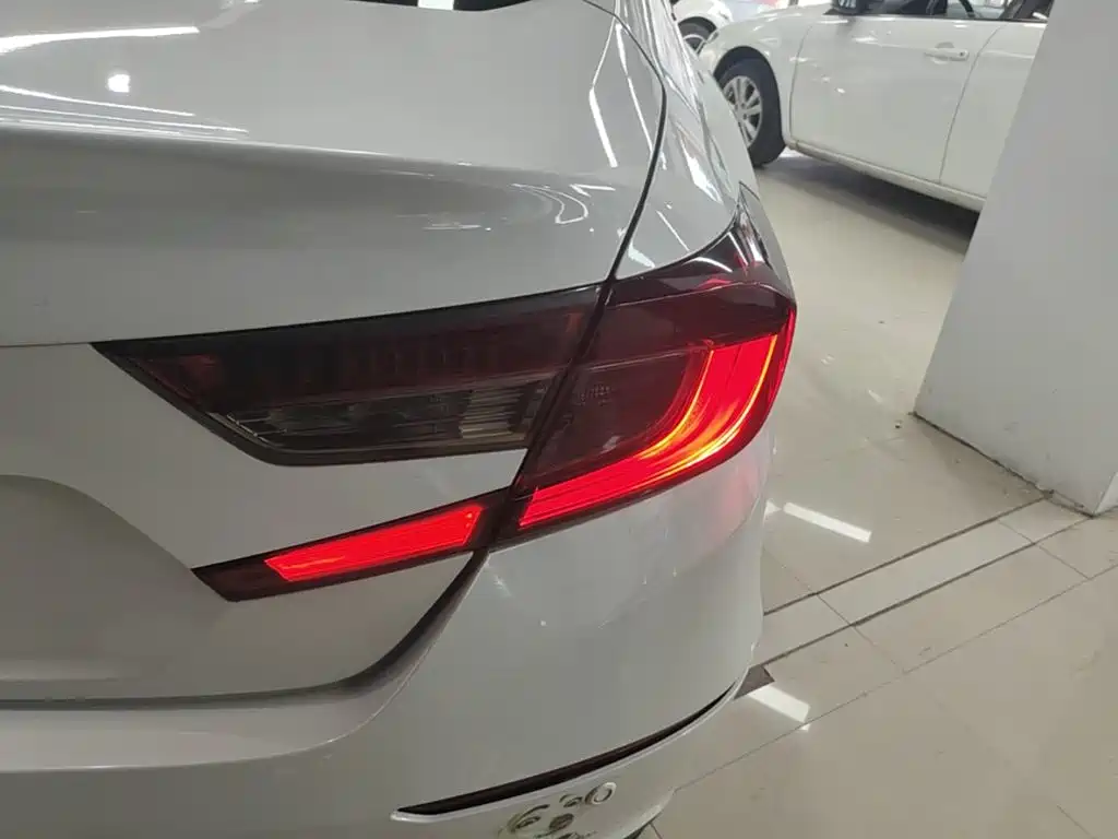 Honda Accord — миниатюра 8