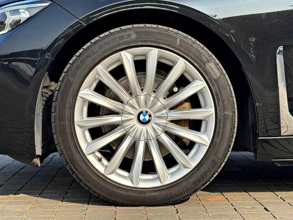 BMW 7 SERIES
