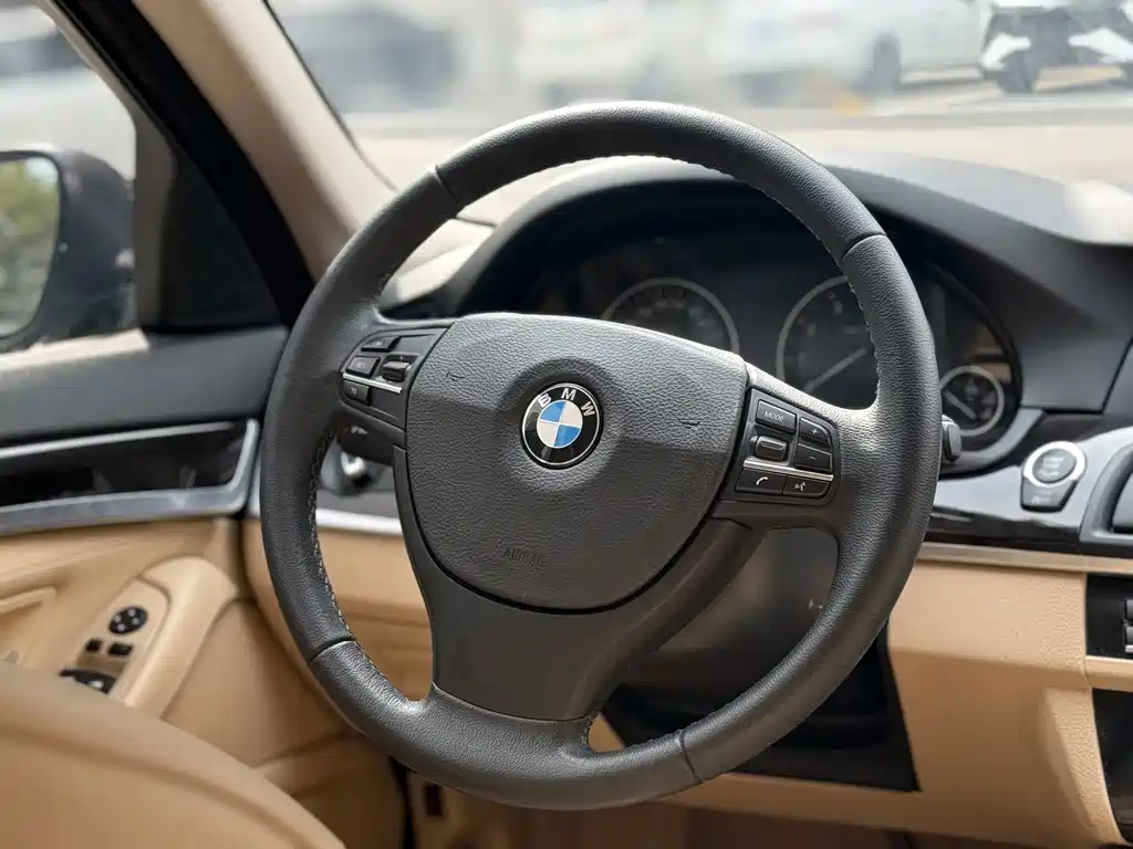 BMW 5 Series — миниатюра 6