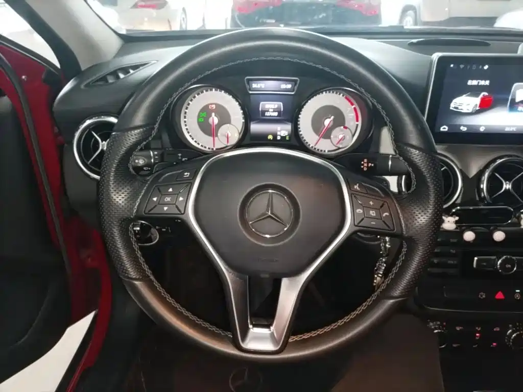 Mercedes-Benz GLA — миниатюра 11