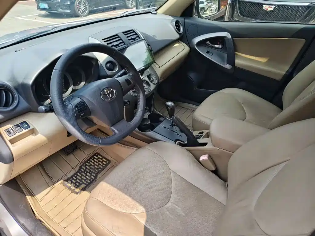 Toyota RAV4 — миниатюра 4