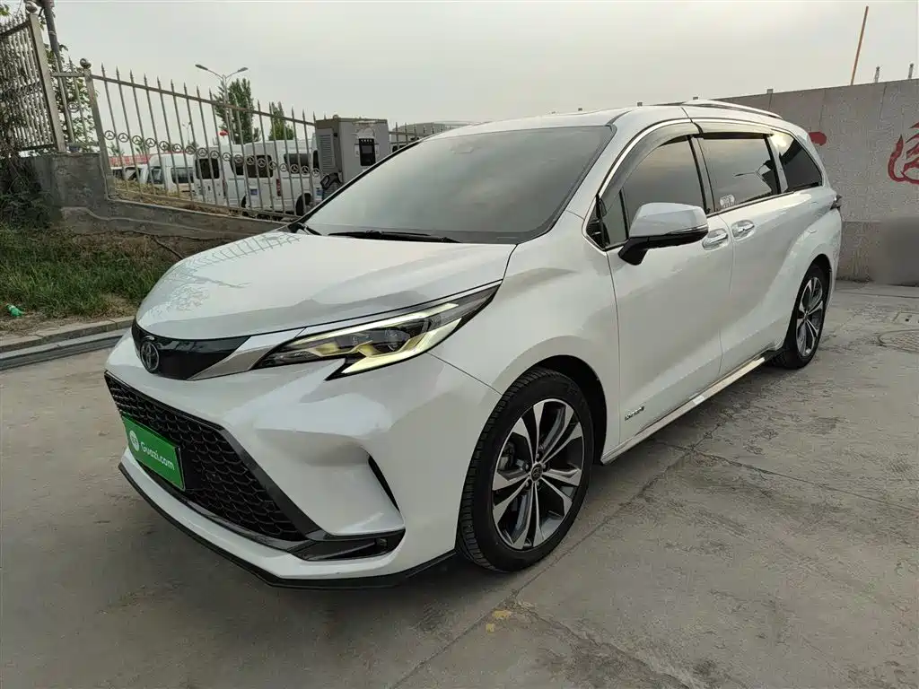 Toyota Granvia 2023
