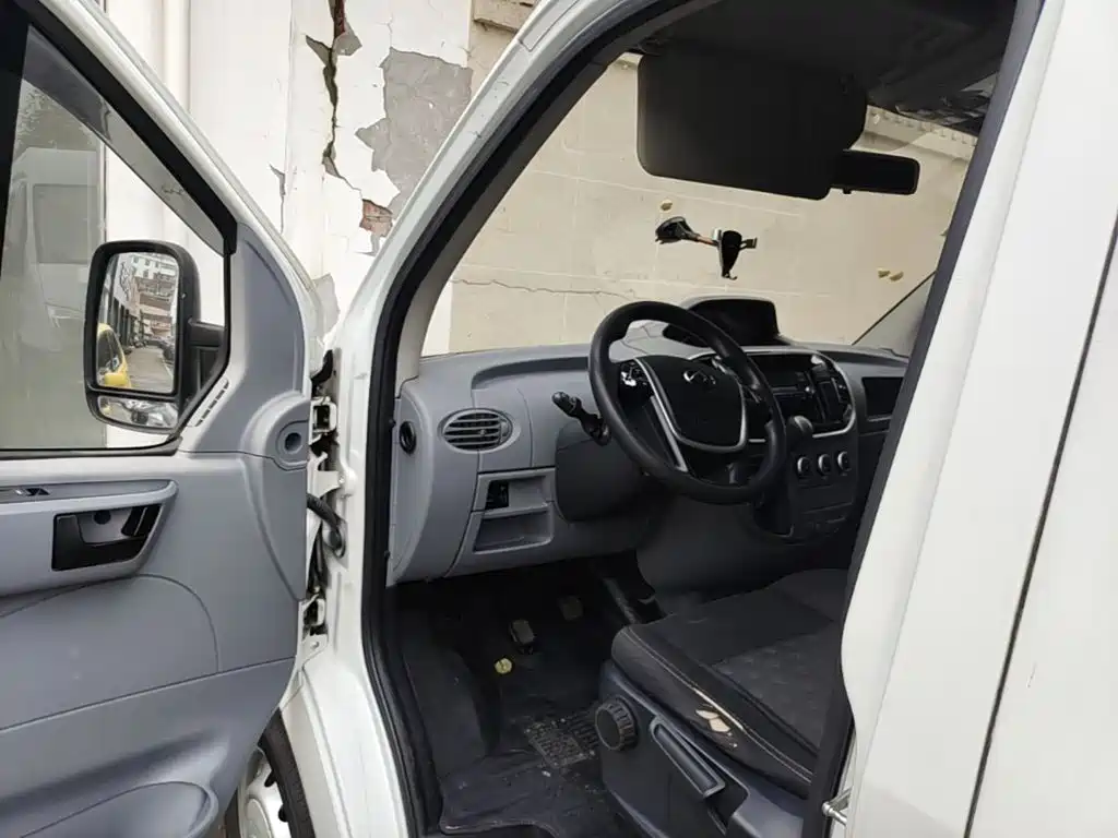 MAXUS V80 — миниатюра 16