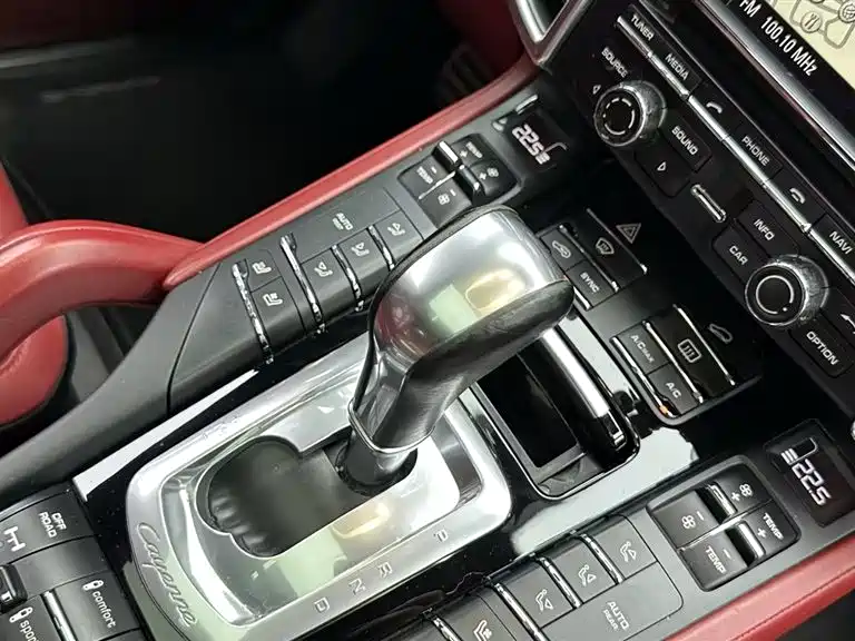 Porsche Cayenne — миниатюра 17