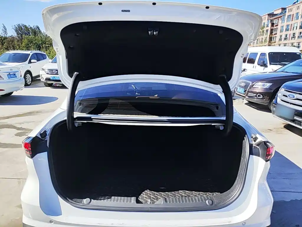 Geely Galaxy L6 2023 — фото 18