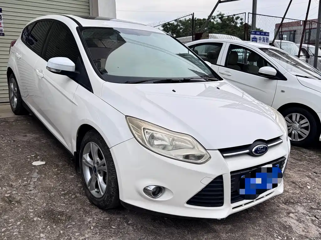 Ford Focus 2012 1.6L AT