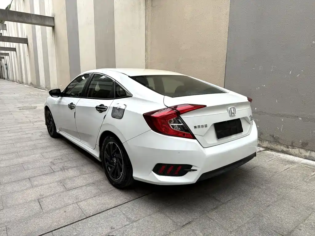 Honda Civic 2016 220TURBO MT Luxury