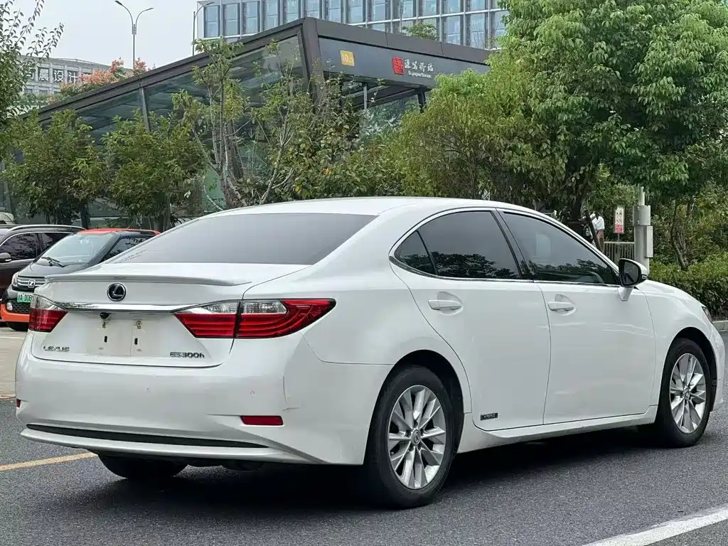 Lexus ES — миниатюра 5