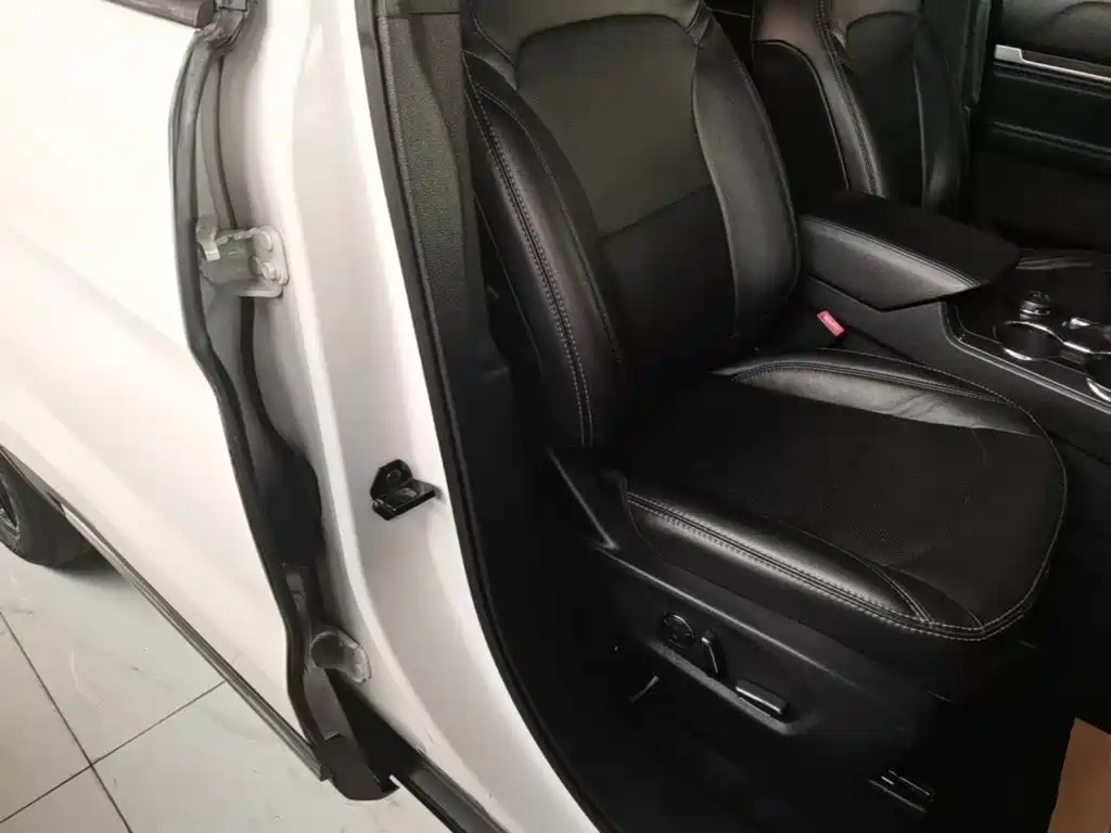 Ford Explorer (Import) — миниатюра 25