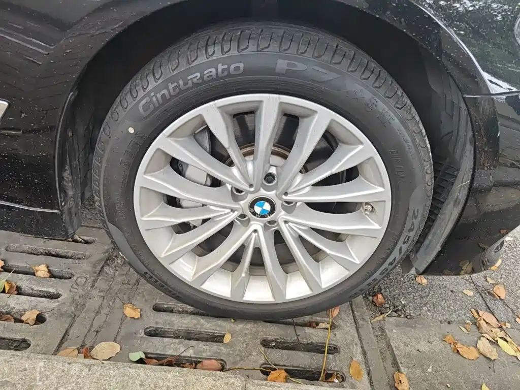 BMW 5 Series — миниатюра 8