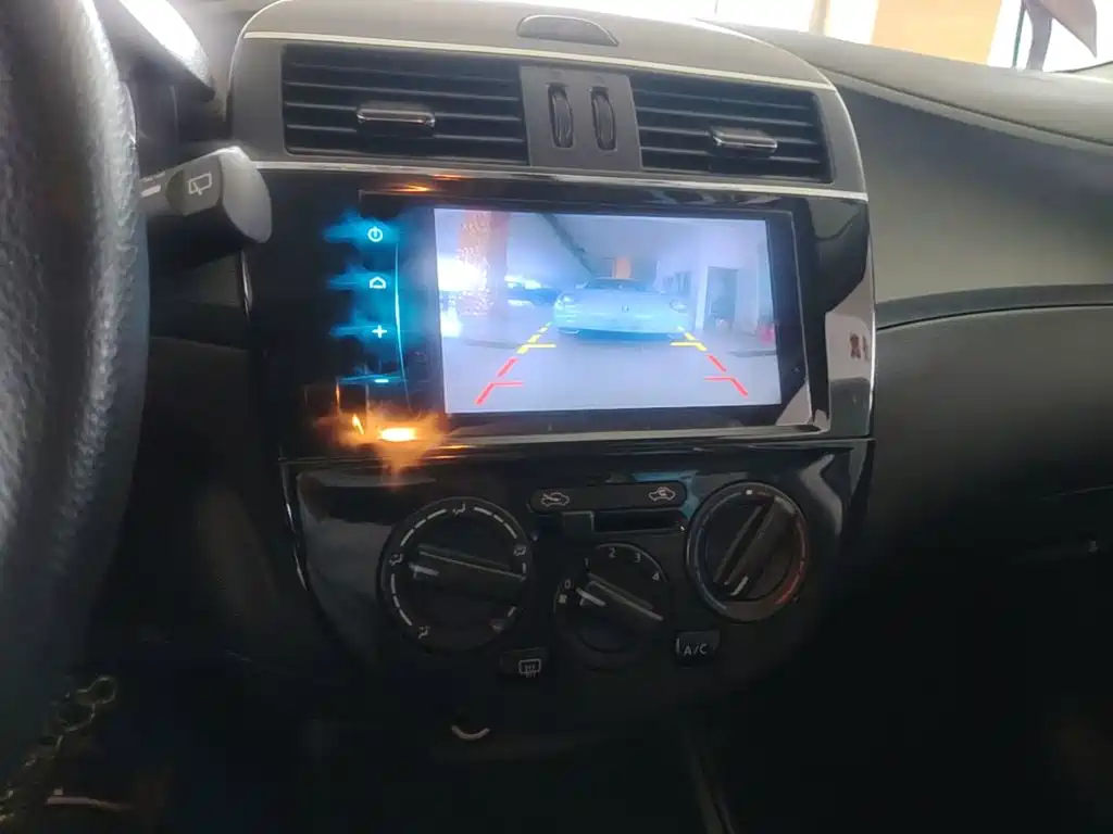 Nissan Tiida — миниатюра 13