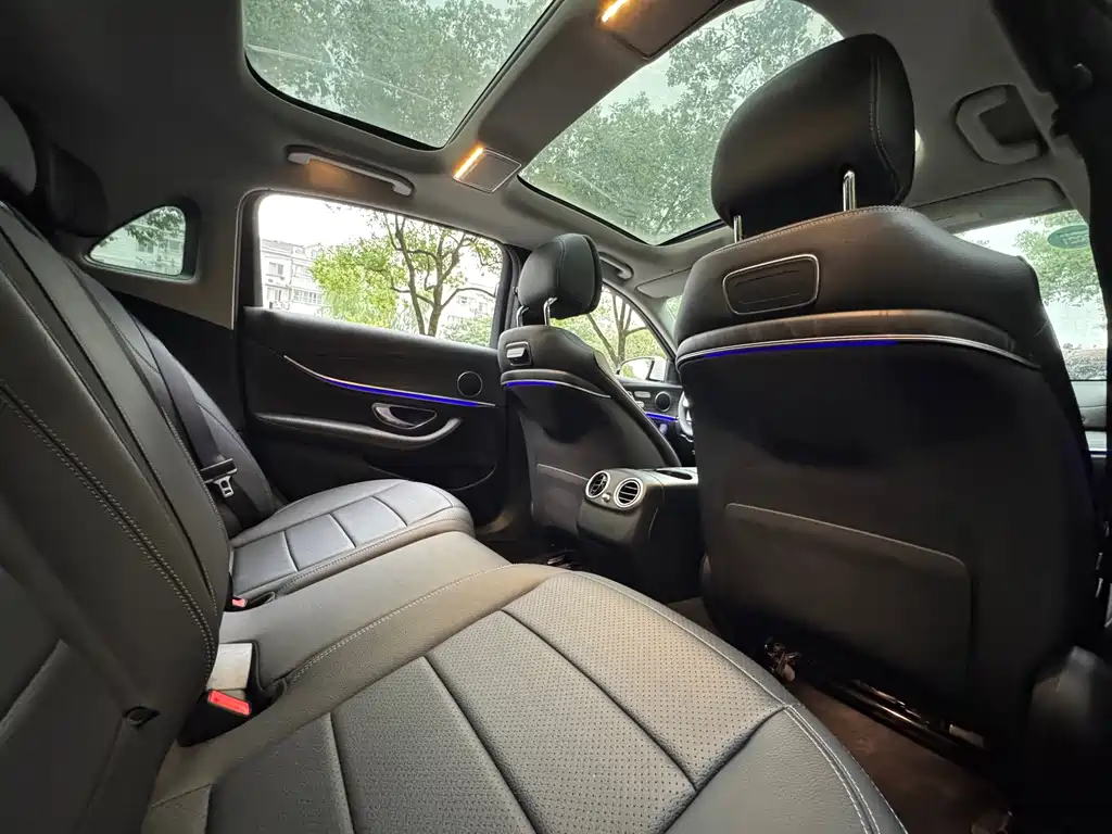 Mercedes-Benz E-Class — миниатюра 14