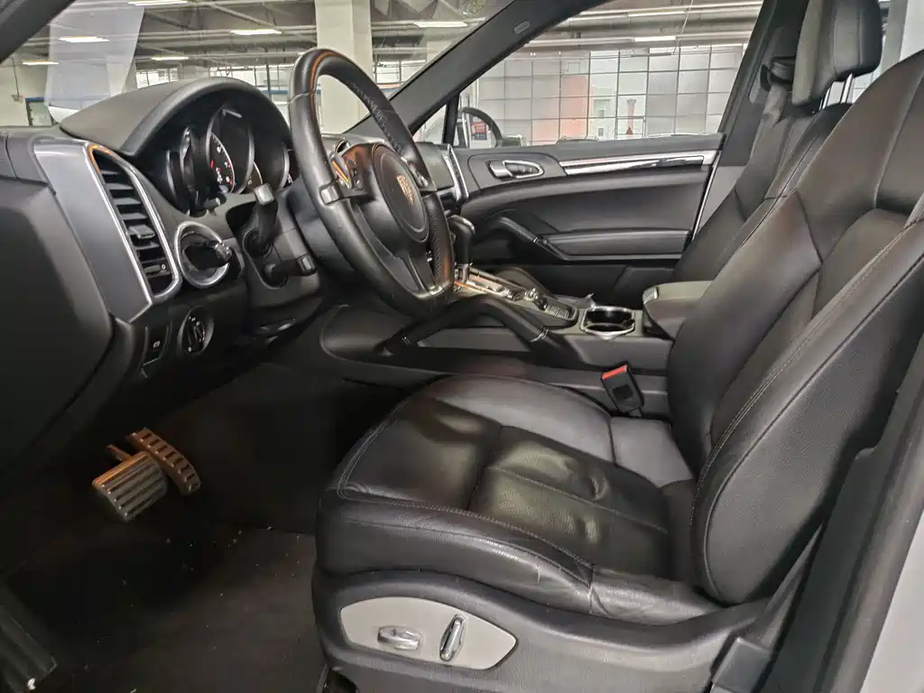 Porsche Cayenne — миниатюра 6