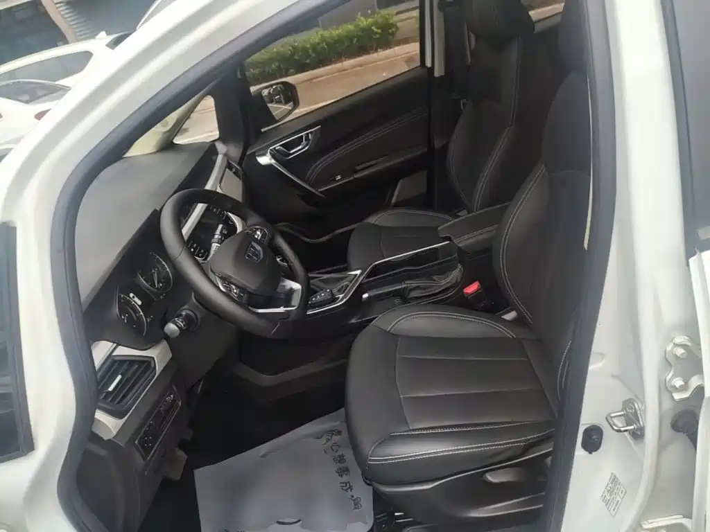 Geely Vision X3 — миниатюра 15