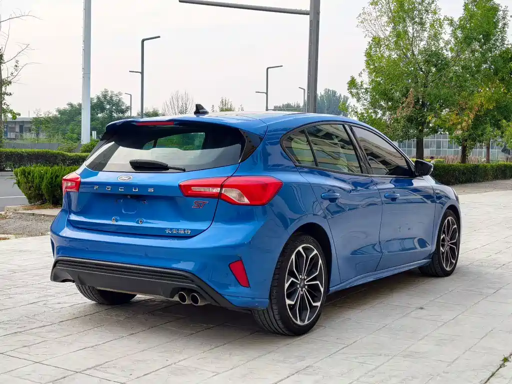 Ford Focus — миниатюра 10