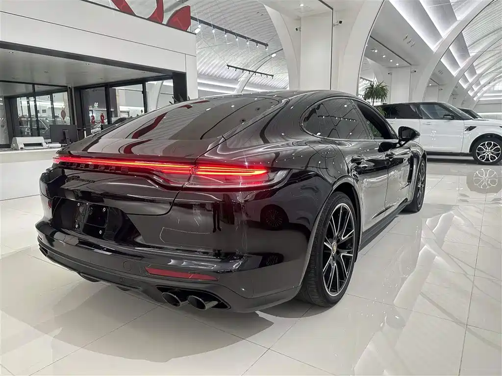 PORSCHE PANAMERA