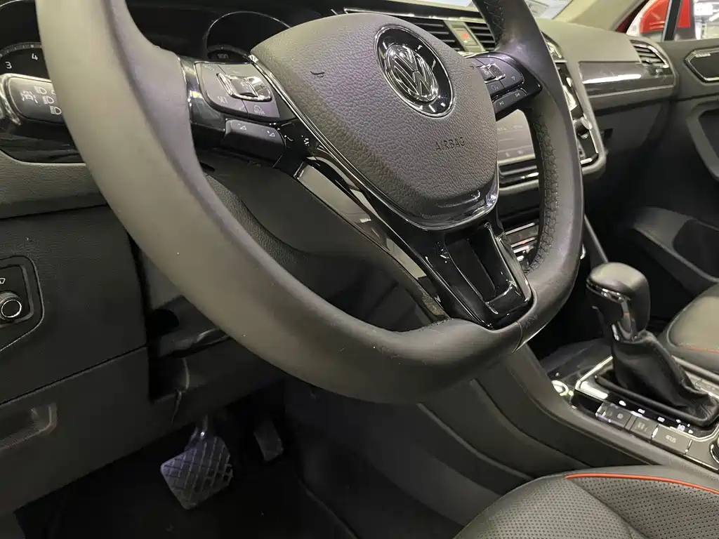 Volkswagen Tiguan L — миниатюра 16
