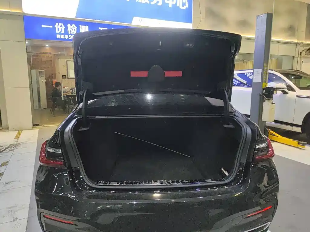 BMW 7 Series — миниатюра 13